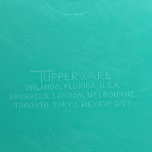 Tupperware Vintage Two Piece Colander/Strainer w Lid Preowned Green/Clear 766-1 - Picture 2 of 5